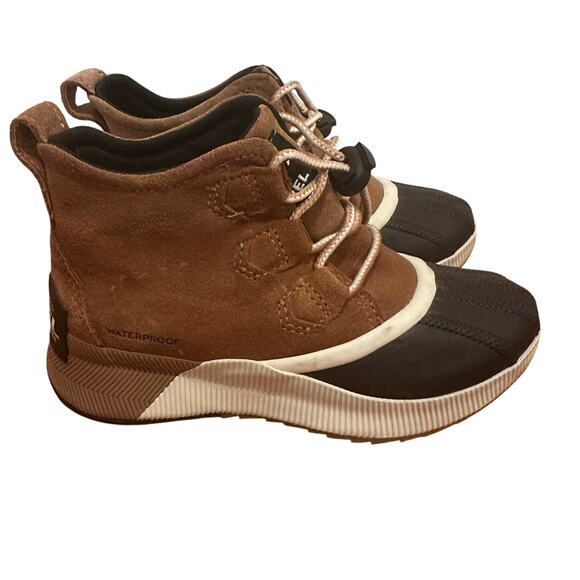 Sorel Youth Out N About Classic waterproof boot camel brown black colorway sz 2 - Picture 1 of 7